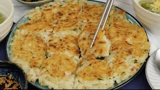 表面カッリカリッ！焼きチーズのうどんチヂミ！