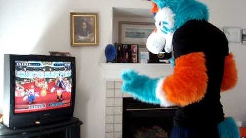 Tweeko Playing DDR #2