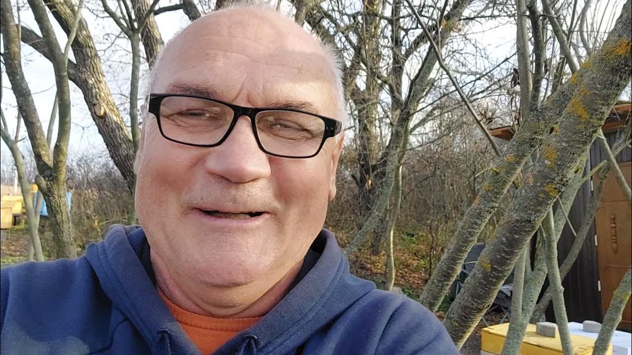 Пчеловод лукинцова. Женщина пчеловод. Пчеловод на пасеке. Пчеловод лукинцова. Пчеловод лукинцова.