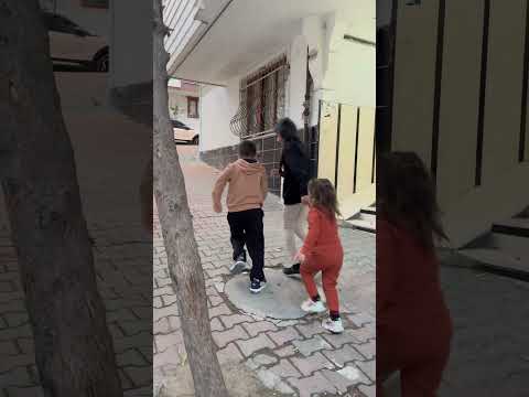 هربنا لأنو خفنا تكون رح تخطف لولو بس طلعت بدها تعطينا مو تأخذ منا ههههههههههه