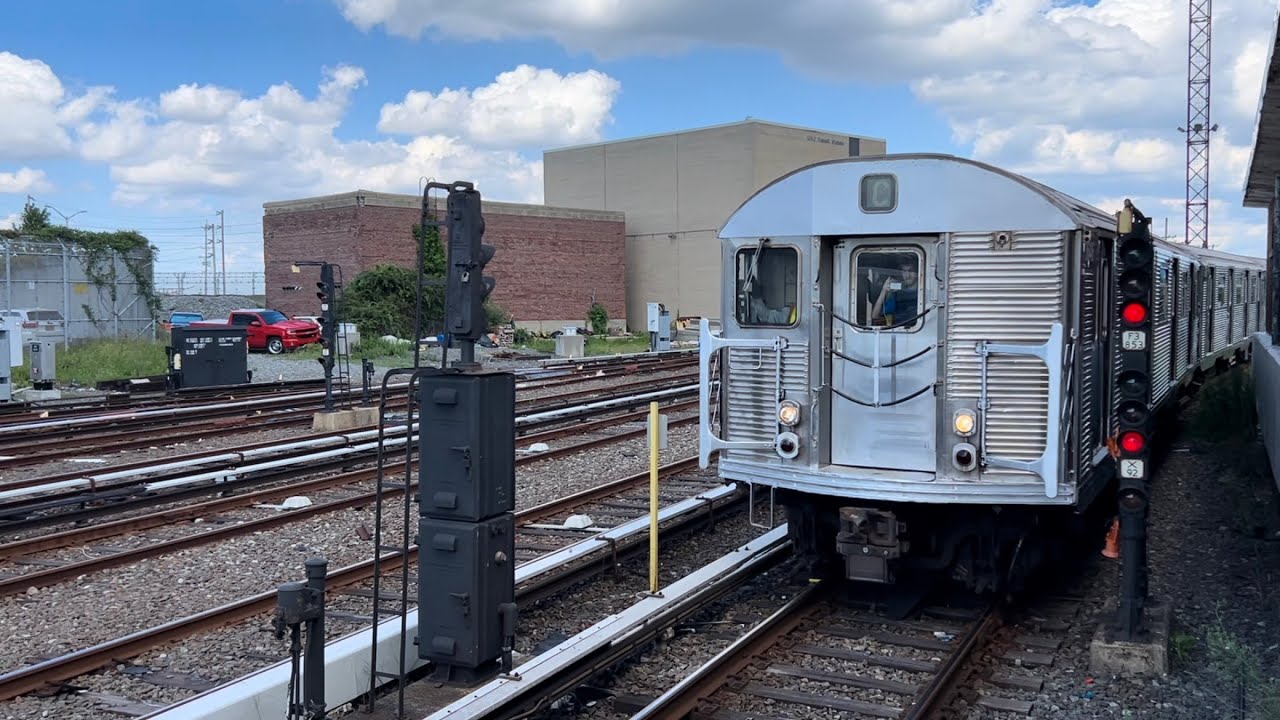 MTA Special: Budd R32 RBR Day Roundtrip Train Approaching Rockaway Pk ...