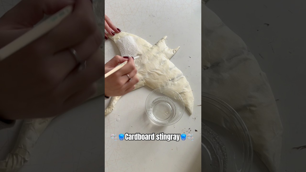 Cardboard stingray fo my wall🪼🫧 