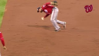 WSH@PHI: Murphy makes barehanded play for the out