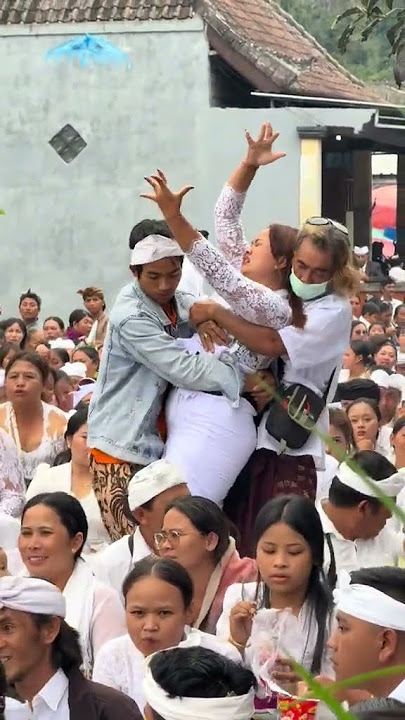 kerauhan pada saat pemilihan jero mangku