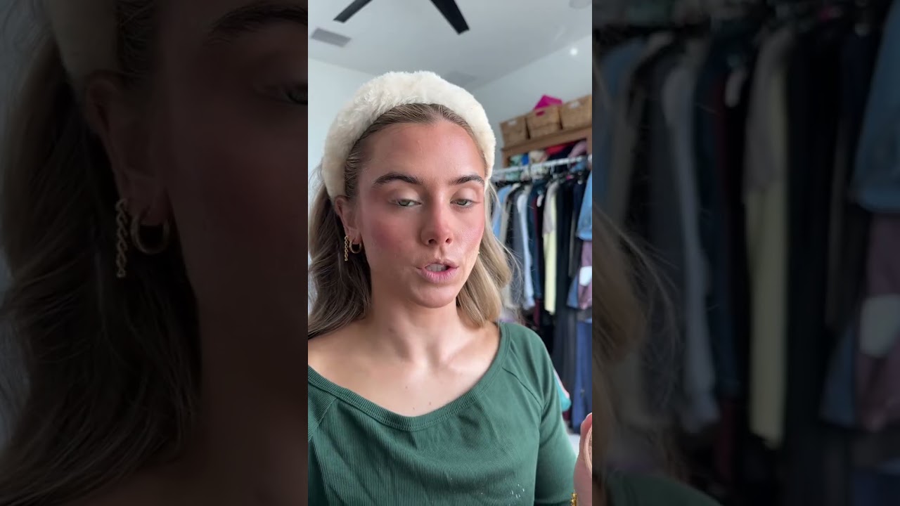 the tone of this powder blush is so good because it’s not a cool tone so it doesn’t pull blue but