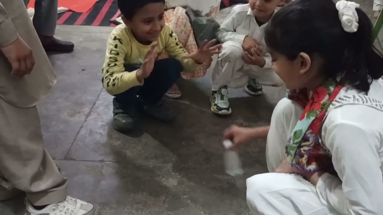 Cousin bottle flip challenge #bareilly #bareillycantt #bareillykaazhaan #cutebaby 