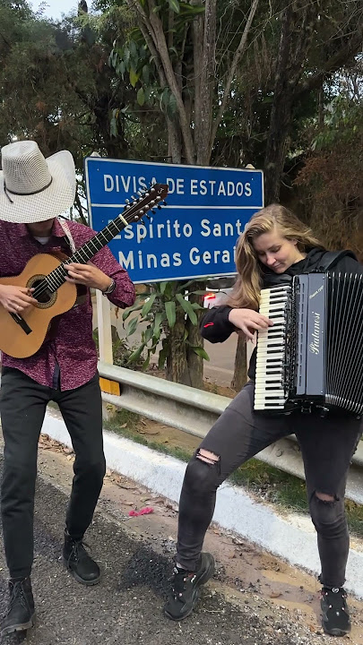 Tocando sanfona na 262 divisa com Minas Gerais / Espírito Santo
