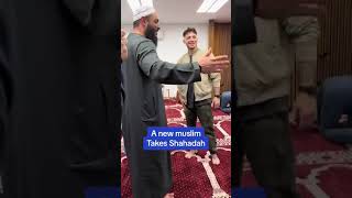 A new Muslim takes Sahadah