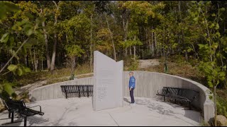School of Medicine honors body donors, whose gifts advance medical education
Memorial Grove at Tyson, at Washington University’s Tyson Research Center near Eureka, Mo., is a peaceful site dedicated to those who have donated their bodies to advance medical education at the School of Medicine. Family and friends of such donors visit Memorial Grove to honor and remember them.
Video by Huy Mach and Kristina Sauerwein/Washington University School of Medicine in St. Louis School of Medicine honors body donors, whose gifts advance medical education
