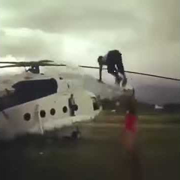 Di Papua, Anak-Anak Main Ayunan Pake Baling-Baling Helicopter
