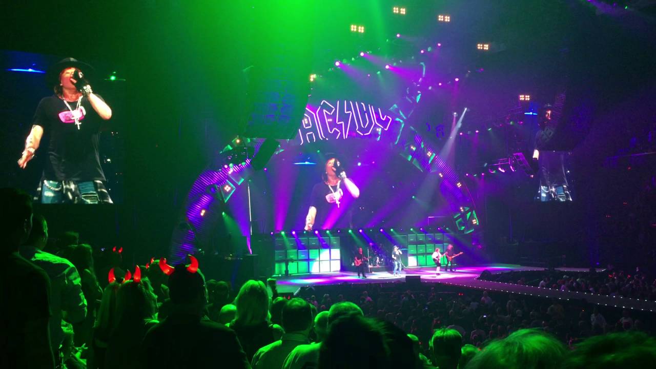 AC/DC Rock N Roll Train in 4K, Greensboro Coliseum, August 27, 2016 ...