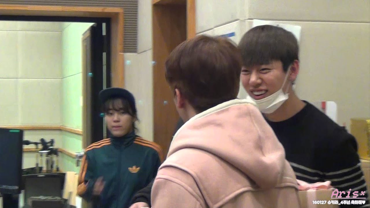 160127 슈키라_대현영재와 함께 데뷔4주년축하해