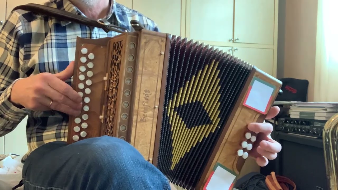 Inn kom han Tore. Springar frå Bjerkreim etter Ivar Fuglestad. G/C Torader