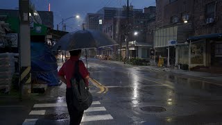 [4K Rain Walk] Rain Walking Before the Dawn. The sound of the morning rain wets my heart.