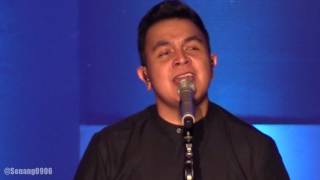 Video thumbnail of "Tulus - Manusia Kuat ~ Tukar Jiwa @ JJF 2017 [HD]"