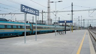 Hlášení ve vlaku - příští stanice Pardubice hlavní nádraží. INISS ANDULA a INISS 3 KAČENA + ENGLISH