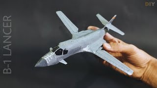 Making a bomber aircraft with paper and cardboard - Rockwell B-1 Lancer