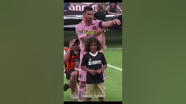 Messi comforts a crying kid in front of an entire stadium! #messi #football #shorts #kindness