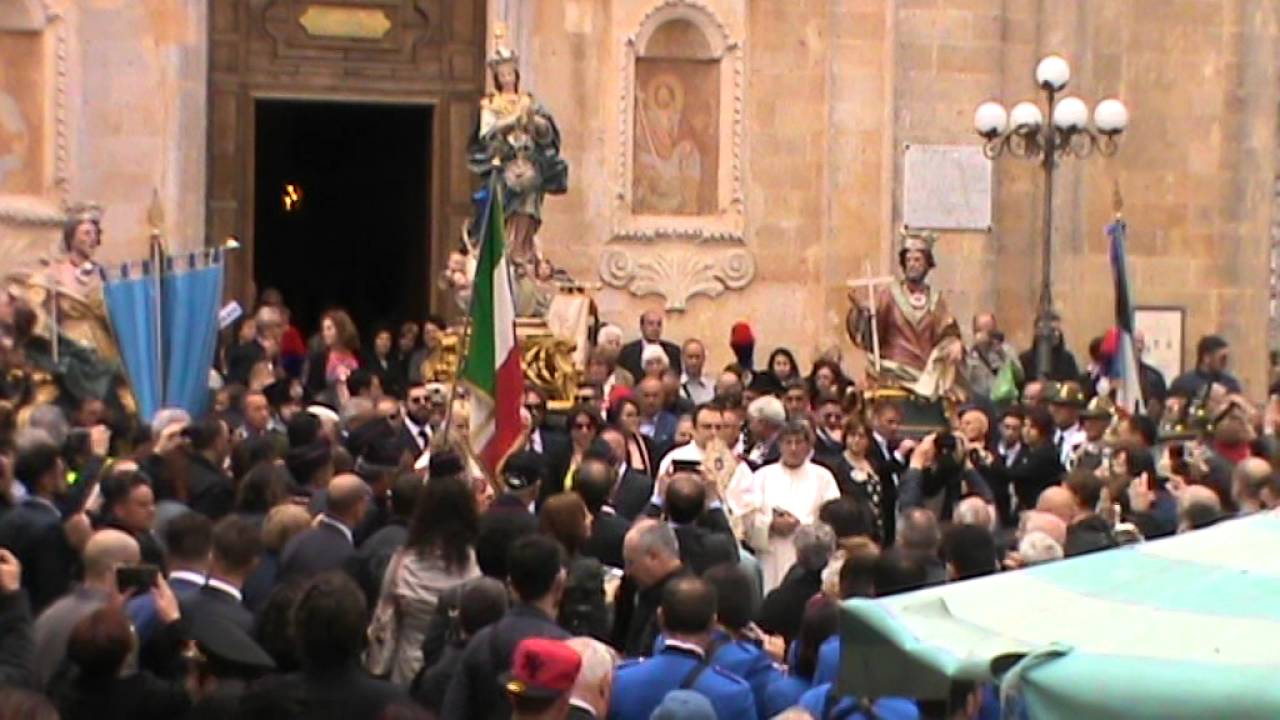 Il saluto alla Città di Diso da parte delle statue