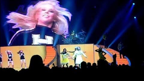 Taylor Swift Fearless Tour 2010 "You Belong With Me"