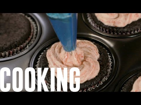 Βίντεο: Φράουλα Cupcakes σε ζελέ