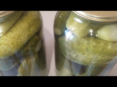Закатываем огурцы в