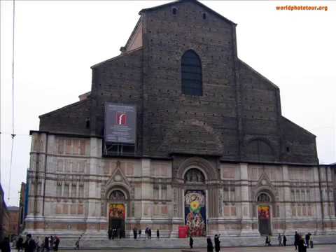 A short film about the University of Bologna in italy, that i had to do for school so enjoy.