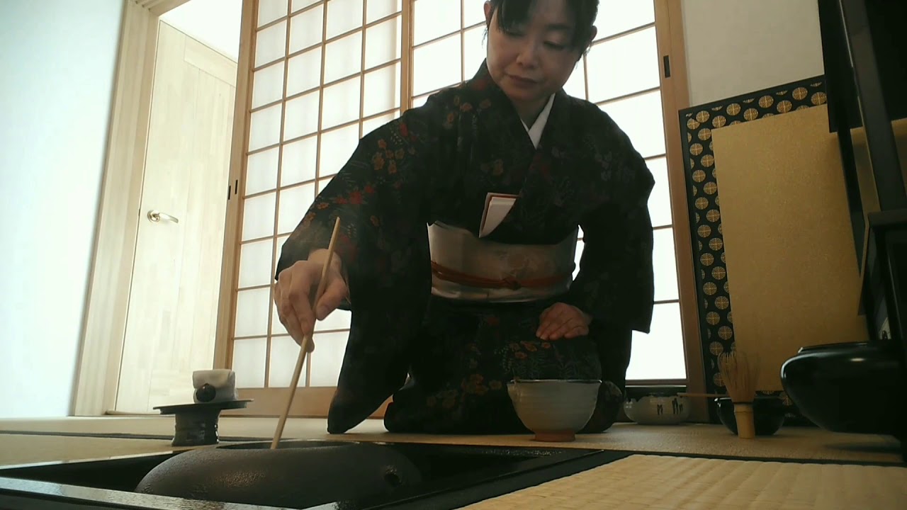 紹鴎棚と炉の薄茶点前 - YouTube
