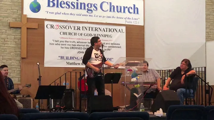Ronald Napoakesik Shares Testimony & Sings Offerin...