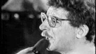 Video thumbnail of "Charly Garcia - El Karma de vivir al sur"