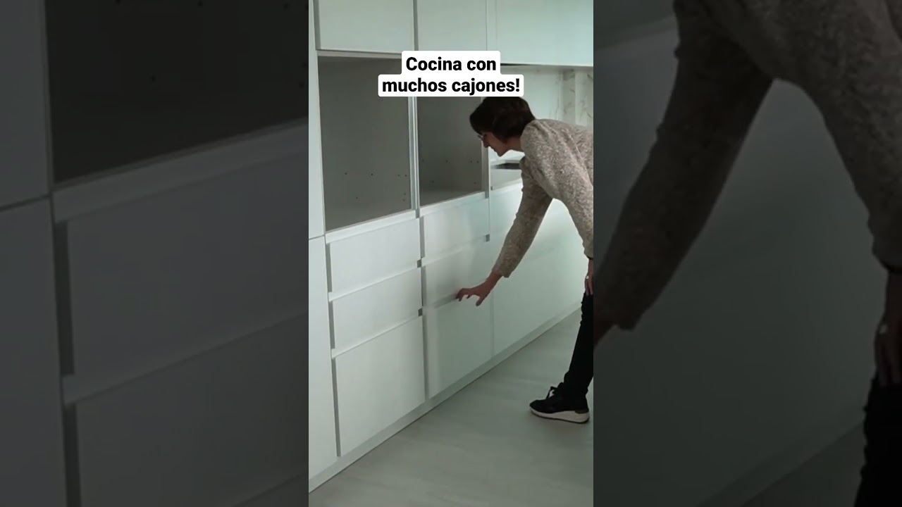 Cocina moderna en blanco mate con isla #diseñodecocinas #cocinasmodernas #cocinas #cantabria