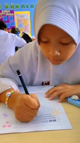Membuat Surat untuk Sahabat | SD Silaturahim Islamic School