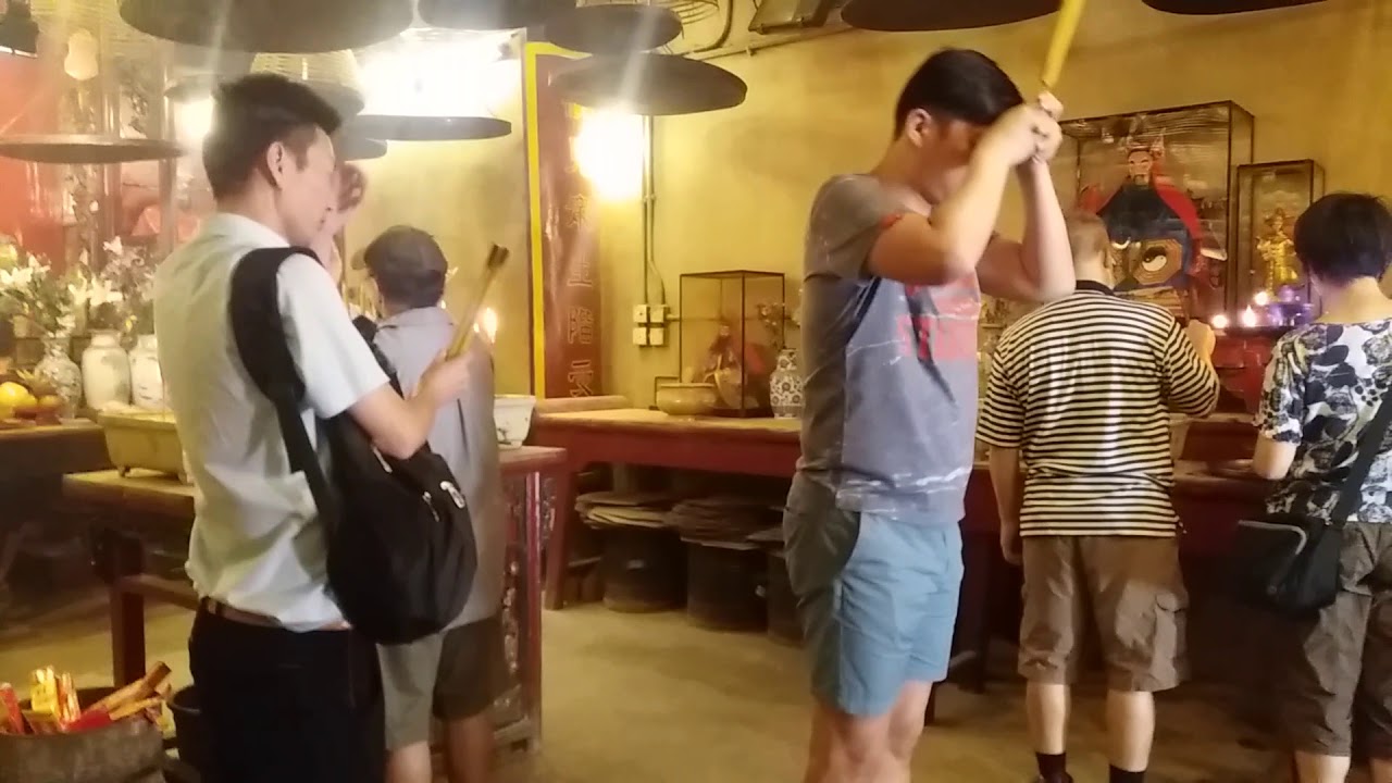 Čína, Hongkong 2017, budhisticky chram Man Mo na Hollywood rd., 28. 10. 2017 camera iphone 8 plus apk