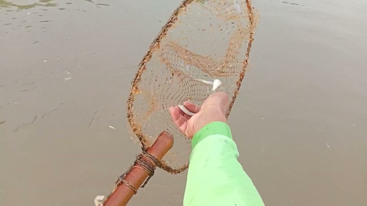 pertama kelokasi aneh gak ada ikan sama sekali