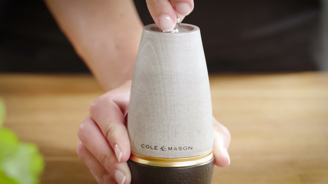 How to change the grind setting on your Cole & Mason salt and pepper