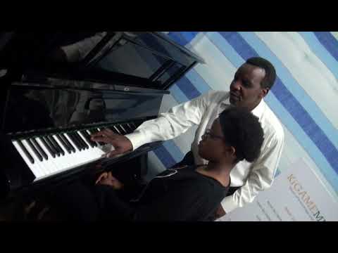 Video: Jinsi Ya Kucheza Waltz Kwenye Piano