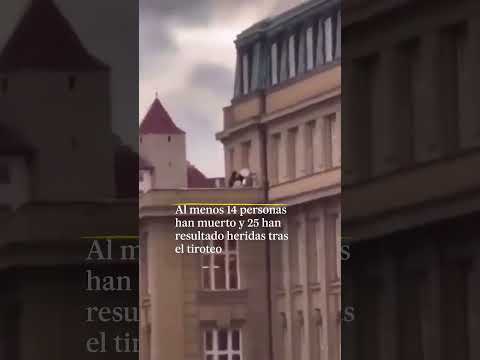 PRAGA: Estudiantes saltan desde el tejado de la universidad para huir del tirador #shorts