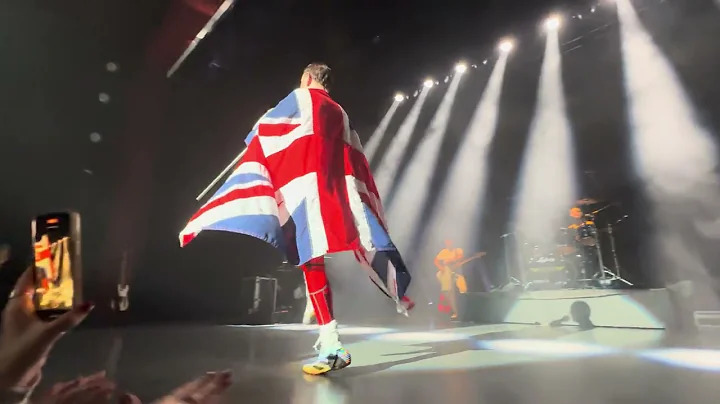 Gary Mullen Queen Tribute - We Will Rock You - Torquay 2024