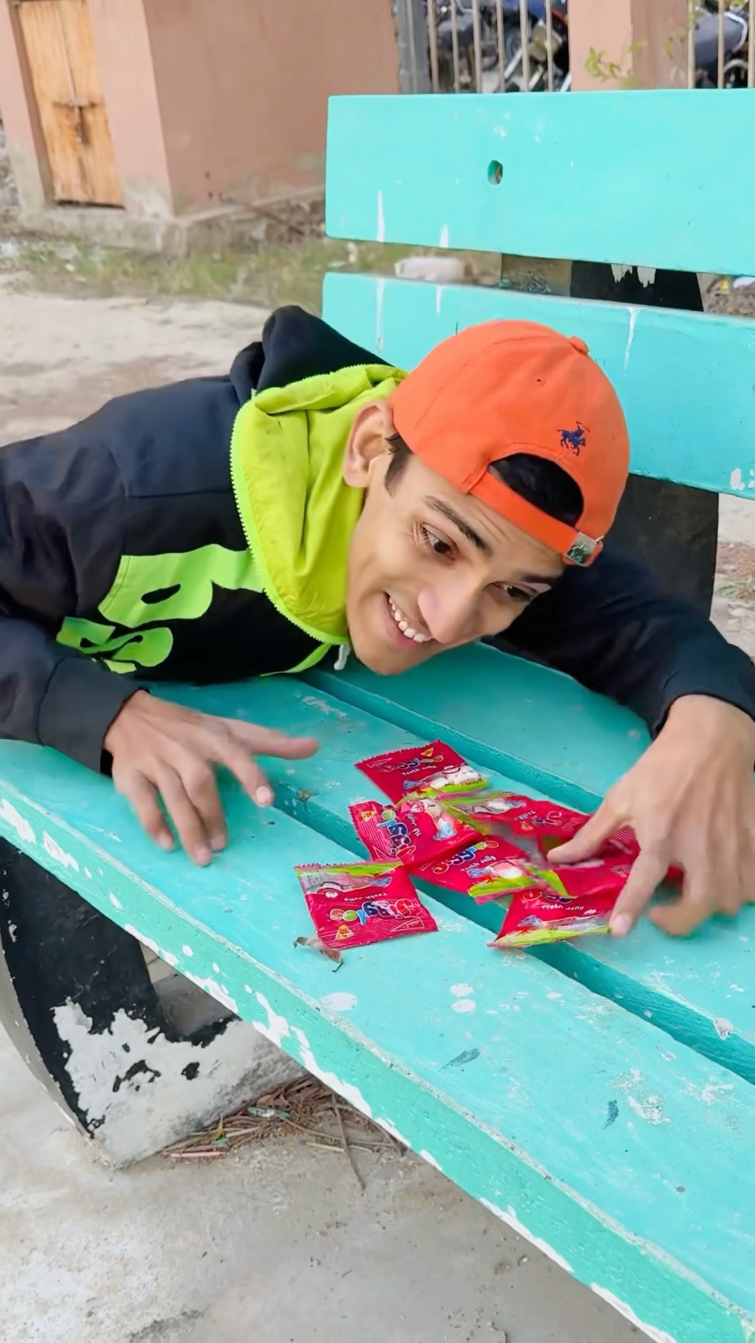 Tom ?Jerry Sneaking Jellobean ?|