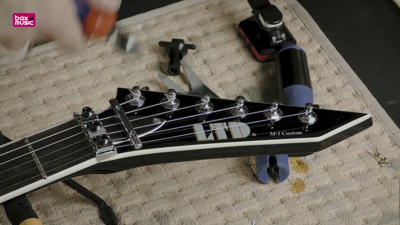 Comment remplacer les cordes d'une guitare électrique ?