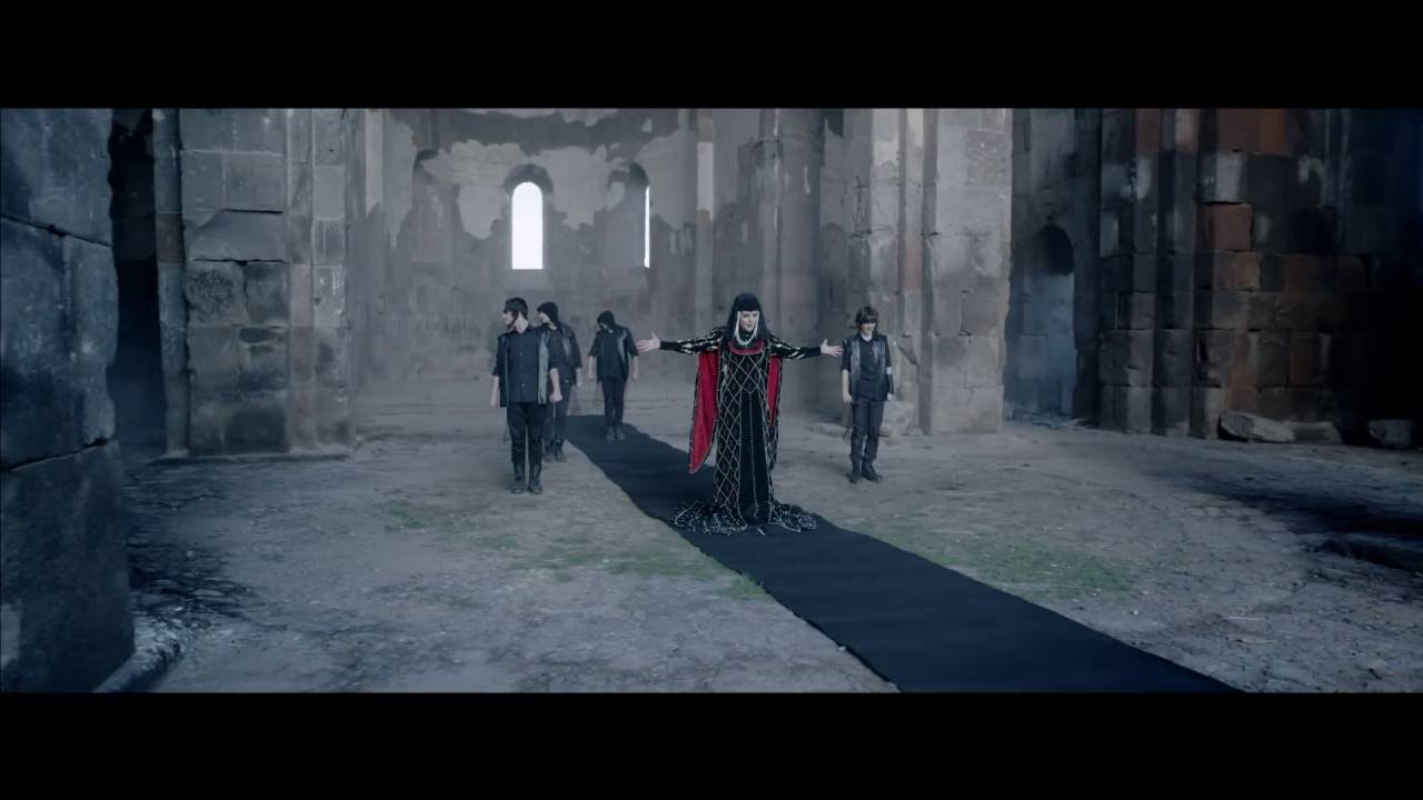 Dumbasini turli narsalarga otiradi Samarada etuk ayollar bilan porno