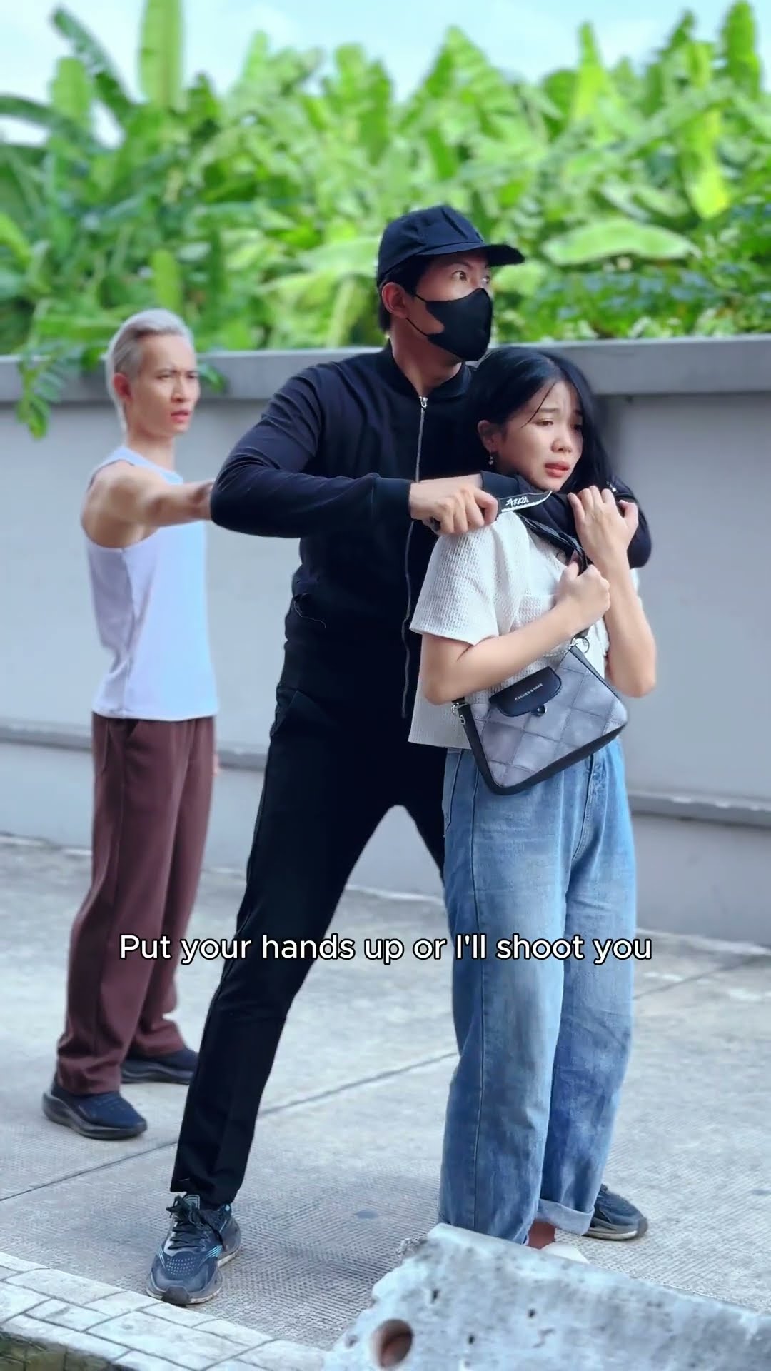 Đe doạ tên cướp để cưu cô gái  [BEN EAGLE] #beneagle #training #kungfu #martialarts #fighting