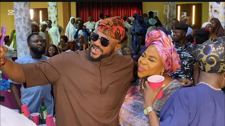 ODUNLADE ADEKOLA & MADAM SAJE SPRAY AFEEZ OWO & MIDE MARTINS AT AFEEZ OWO LATE FATHER BURIAL