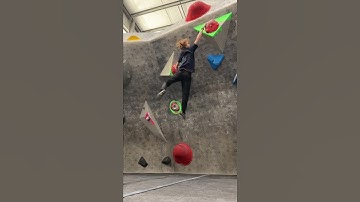 Dynamic red v4-v5 🤯⚡️  #bouldering #dyno #cool #fyp