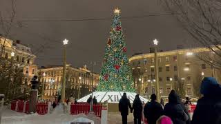 Рождественская ярмарка на Манежной площади в Петербурге в 2023