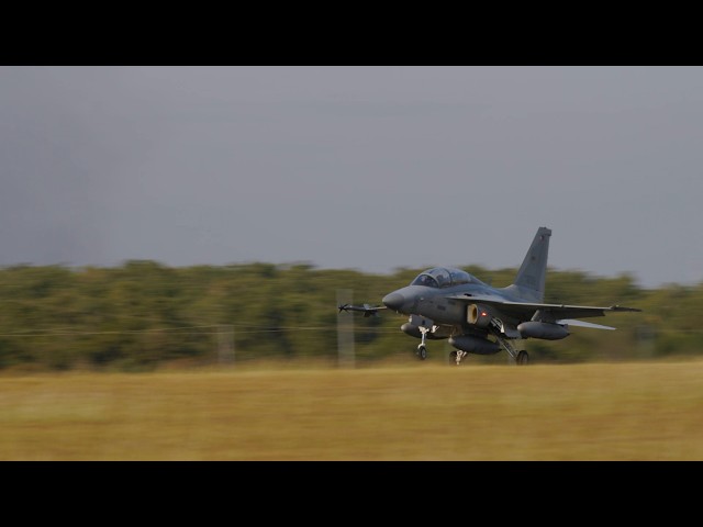 各国の軍用機が豪州へ終結！「ピッチブラック演習」参加機の到着シーン