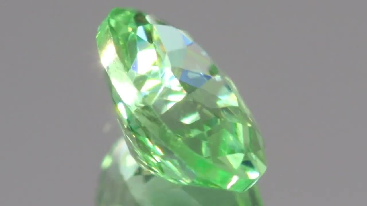 天然ミントガーネット 0.50ct 【メレラニ・UVタイプ】 タンザニア