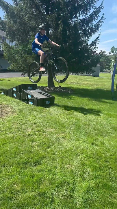 Max in front with his brand new YT jeffsy core 2!! Then me on my claped bike @MTBTOTHEMAX