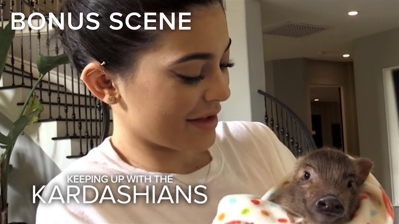 Kuwtk Kris Jenner Gets Kylie A Pig E Youtube