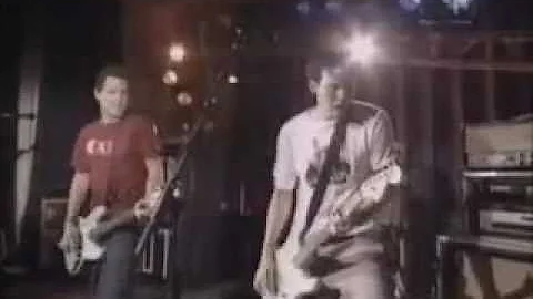 blink-182 - Aliens Exist, Live @ MTV Fanatic 2000